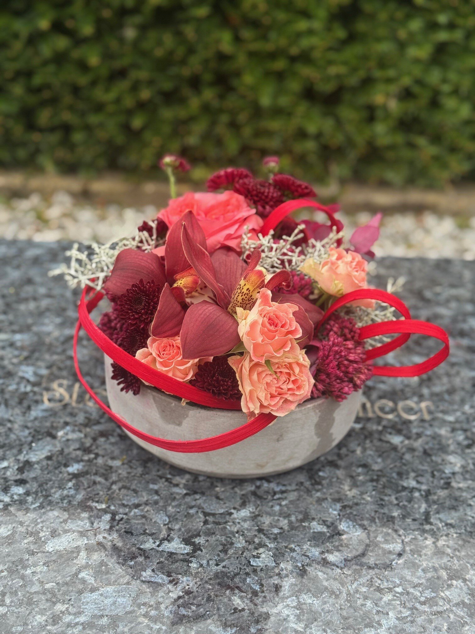 Allerheiligenvb 7: stenen ronde schaal & roze/lila tinten