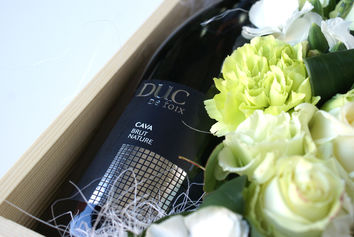 Bloemencreatie met fles cava