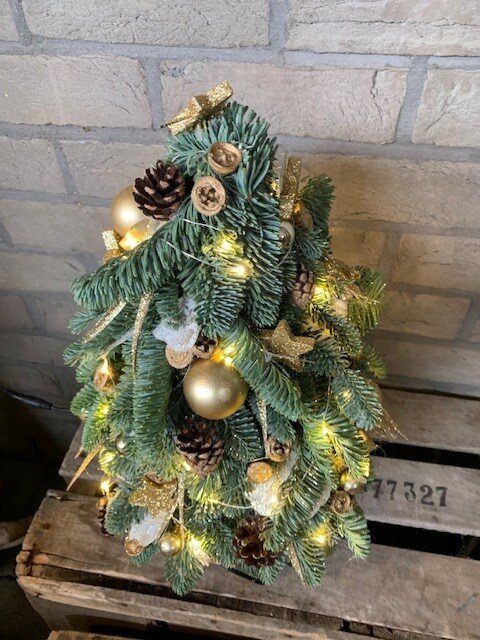 Kerstboom Nobilis nr 3: Goud tinten 50cm op stam