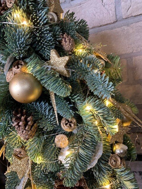 Kerstboom Nobilis nr 3: Goud tinten 50cm op stam