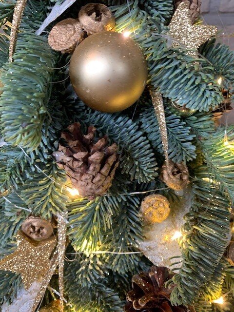 Kerstboom Nobilis nr 3: Goud tinten 50cm op stam