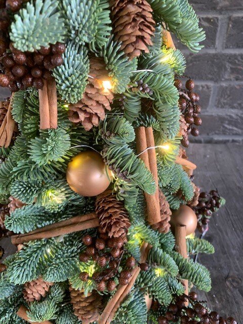 Kerstboom Nobilis nr 8: Warme bruin tinten