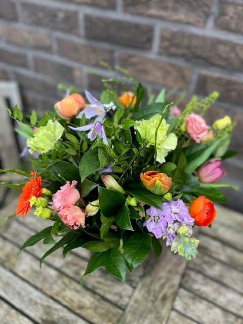 Lente klassiek boeket NIEUW