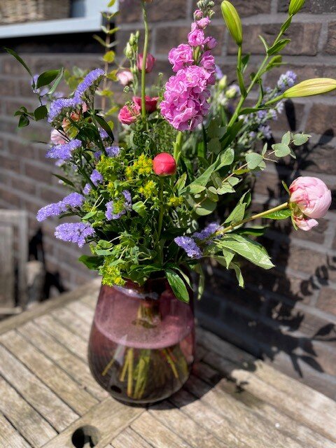 Moederdag LenteVELDboeket met pioenen