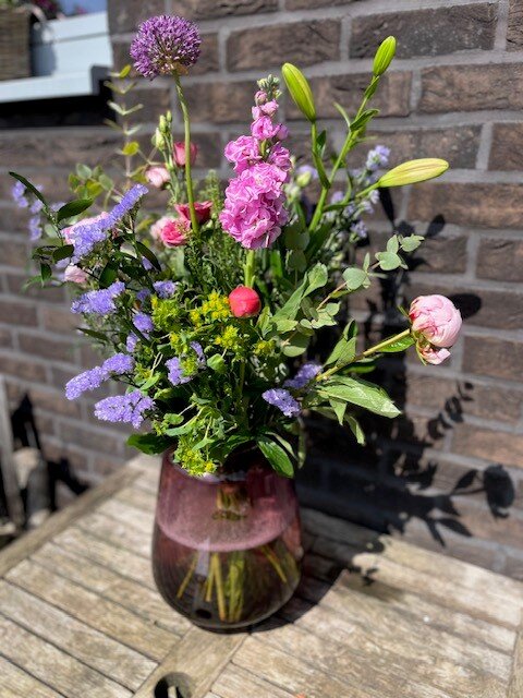 Moederdag LenteVELDboeket met pioenen