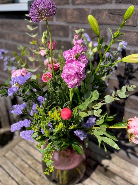 Moederdag LenteVELDboeket met pioenen