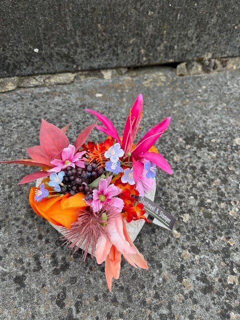 zijdenbloemstuk nr 1 : mini stenenhartje