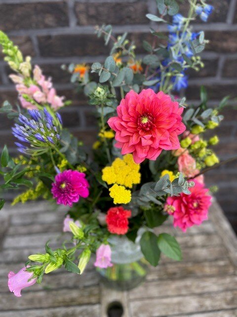 Zomers Veldboeket met dahlia's NIEUW