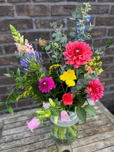 Zomers Veldboeket met dahlia's NIEUW
